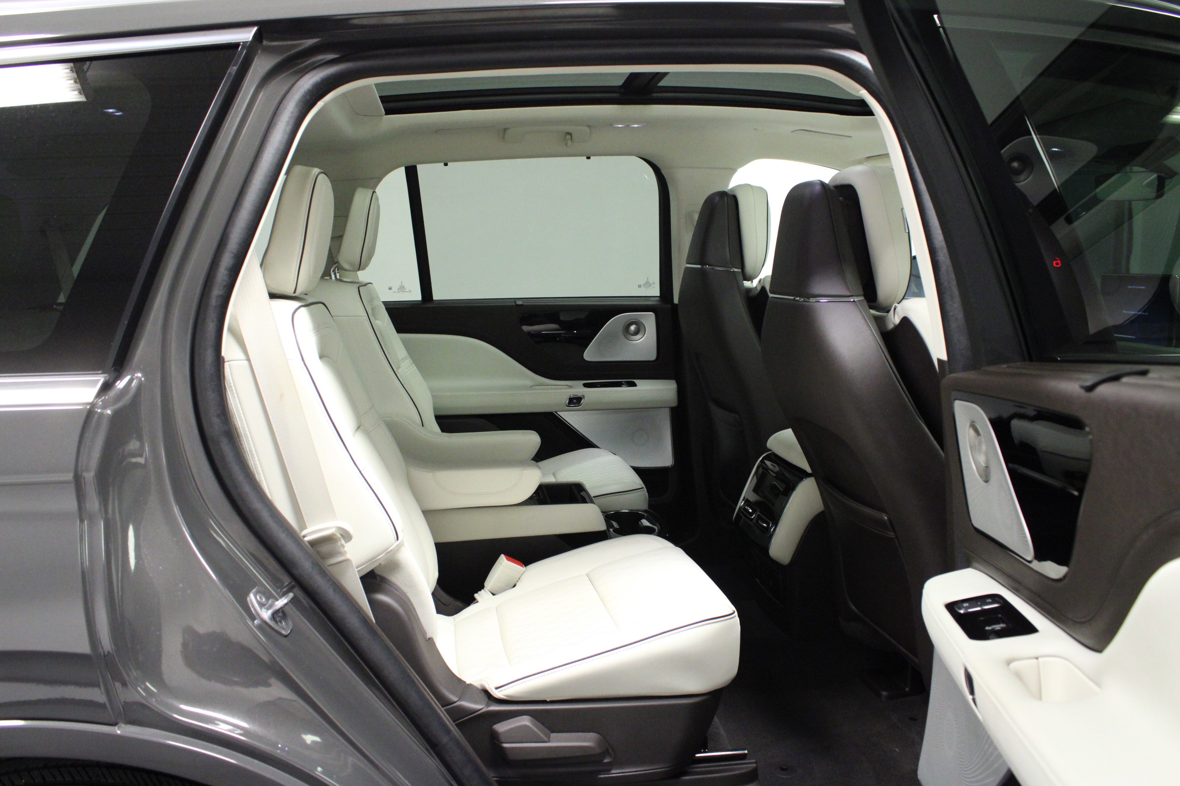 Used 2024 Lincoln Aviator Black Label w/ Dynamic Handling Package image 16