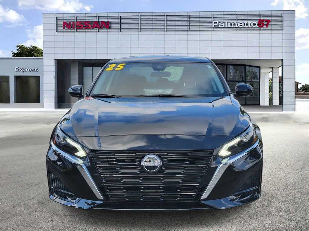 Used 2025 Nissan Altima 2.5 SV w/ SV Premium Package FWD image 2
