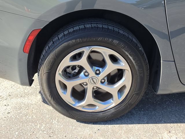 Used 2021 Chrysler Pacifica Limited AWD/4WD image 5