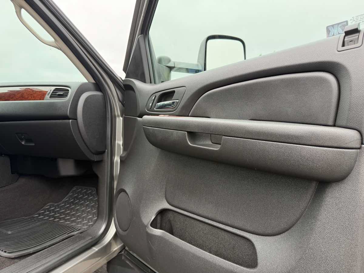 Used 2009 Chevrolet Silverado 3500 W/T AWD/4WD image 19