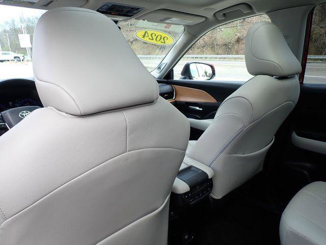 Certified 2024 Toyota Grand Highlander AWD image 17