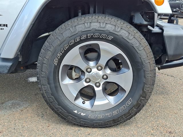Used 2017 Jeep Wrangler Unlimited Sahara w/ Dual Top Group AWD/4WD image 7