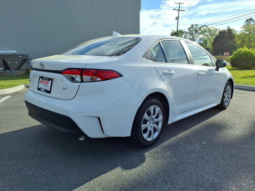 Used 2025 Toyota Corolla LE image 4