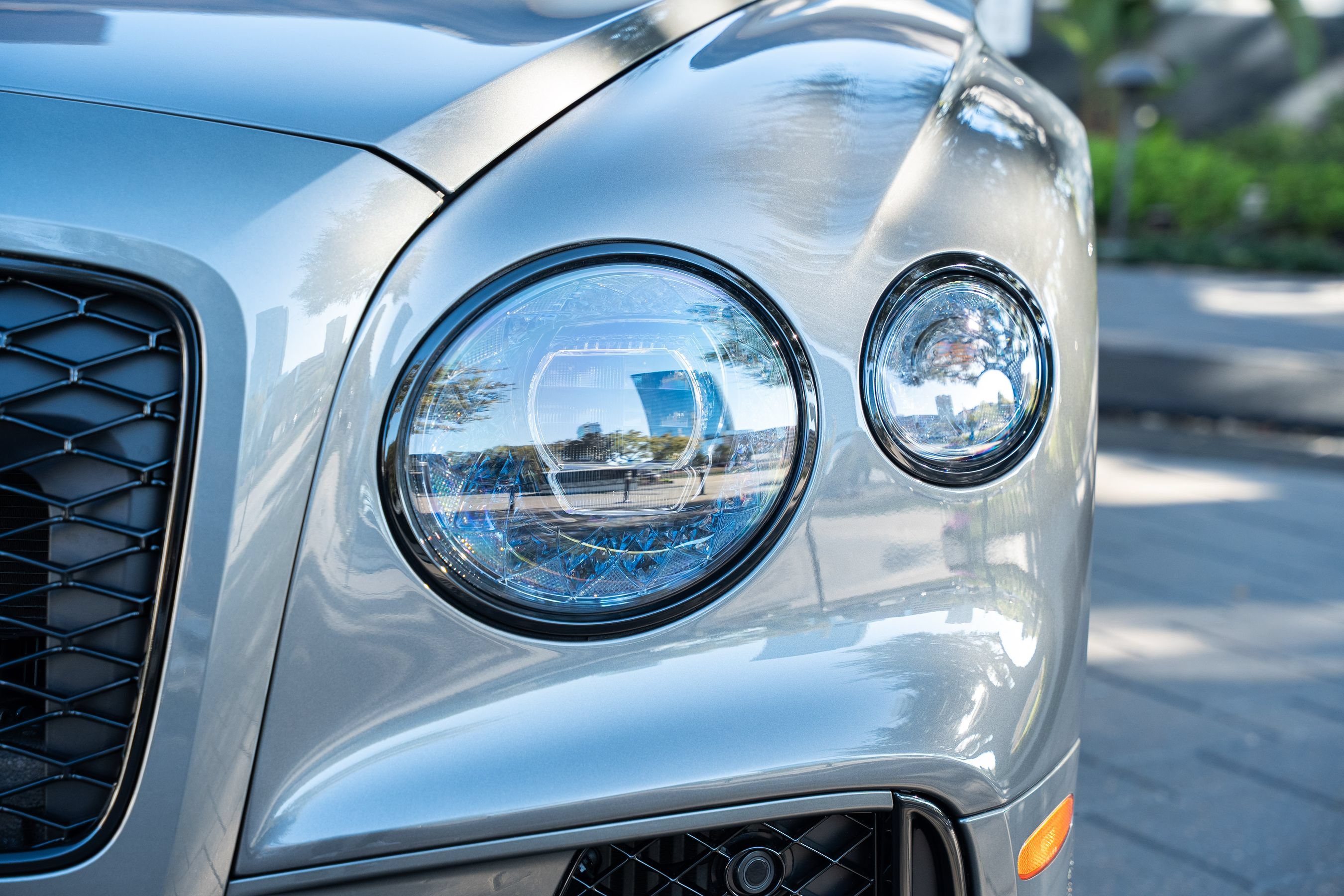Certified 2025 Bentley Flying Spur Plug-In Hybrid AWD/4WD image 7