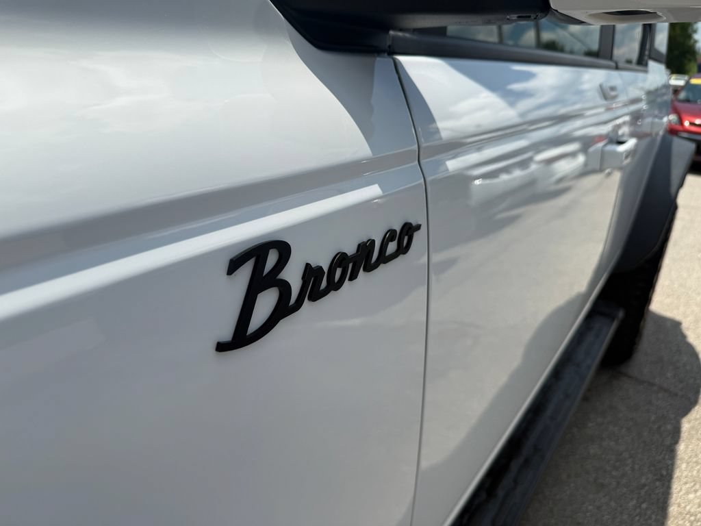 Used 2023 Ford Bronco Outer Banks w/ Sasquatch Package AWD/4WD image 16