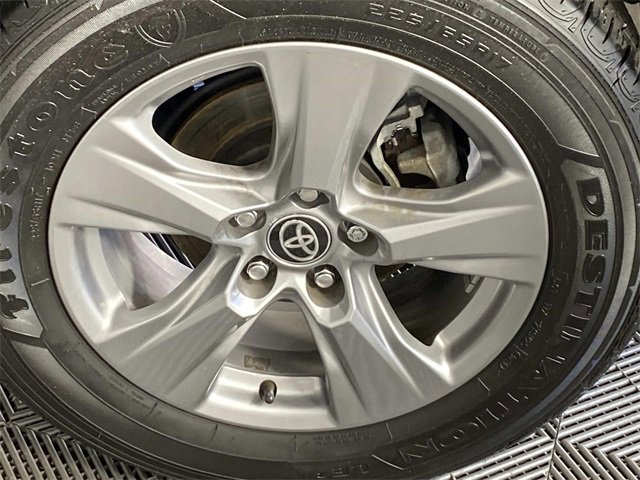 Used 2024 Toyota RAV4 XLE image 27