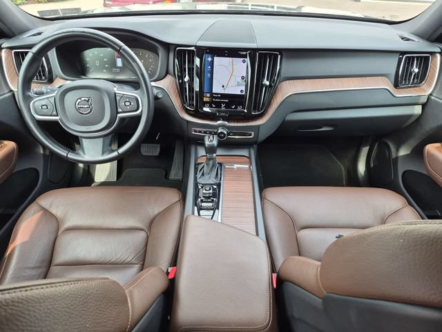 Used 2021 Volvo XC60 T5 Momentum w/ Premium Package AWD/4WD image 23