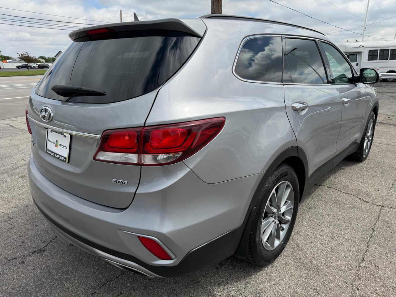 Used 2017 Hyundai Santa Fe SE AWD/4WD image 9