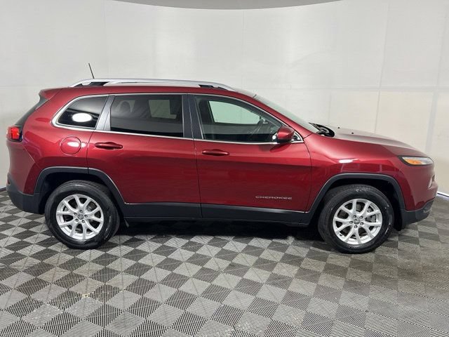 Certified 2017 Jeep Cherokee Latitude w/ Cold Weather Group AWD/4WD image 5