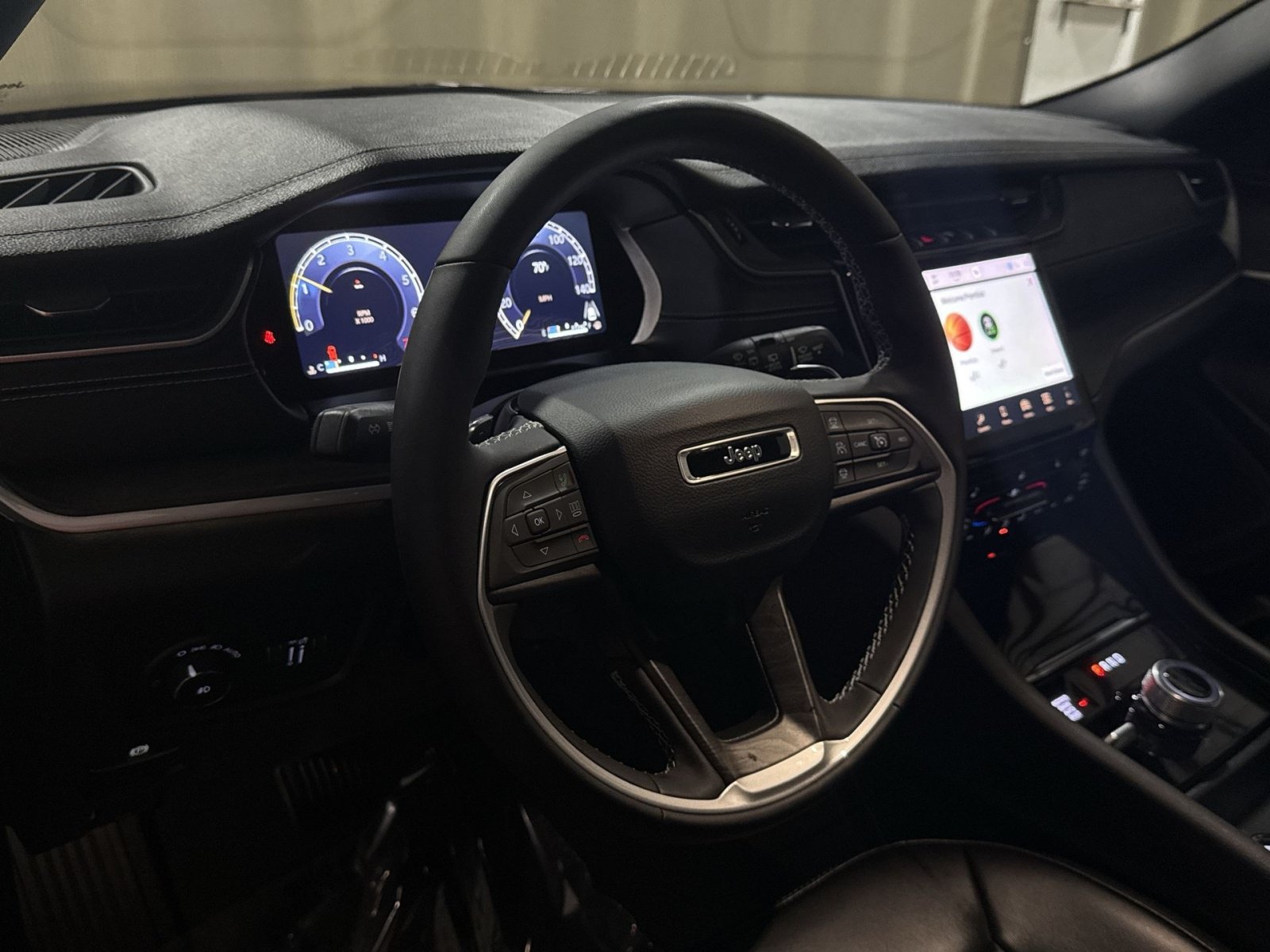 Used 2024 Jeep Grand Cherokee L Limited w/ Black Appearance Package AWD/4WD image 20