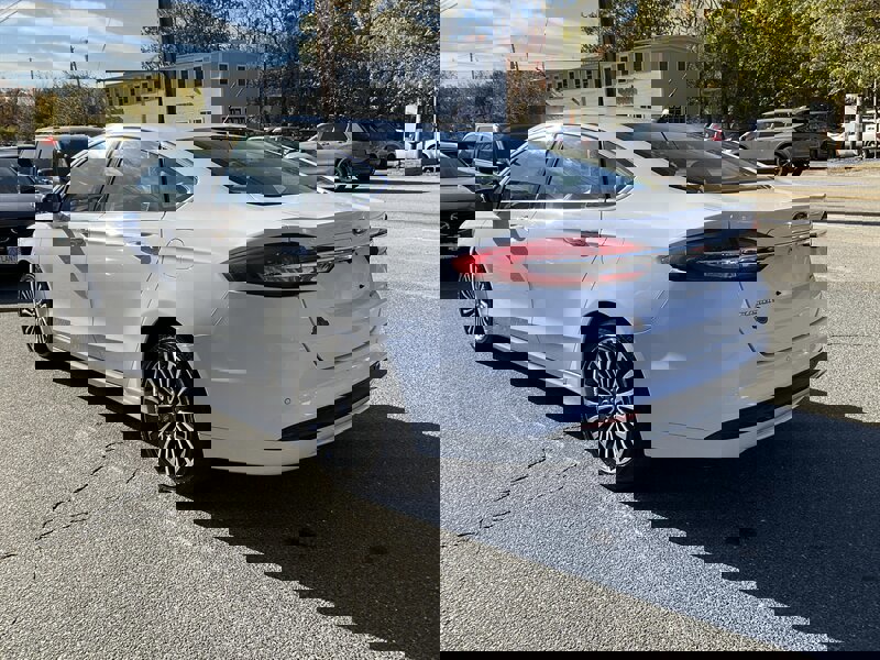 Used 2017 Ford Fusion SE w/ Fusion SE Technology Package image 7