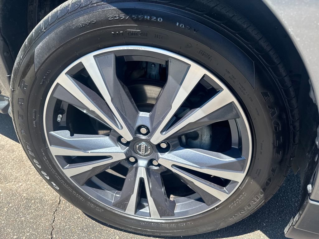 Used 2019 Nissan Pathfinder Platinum AWD/4WD image 36