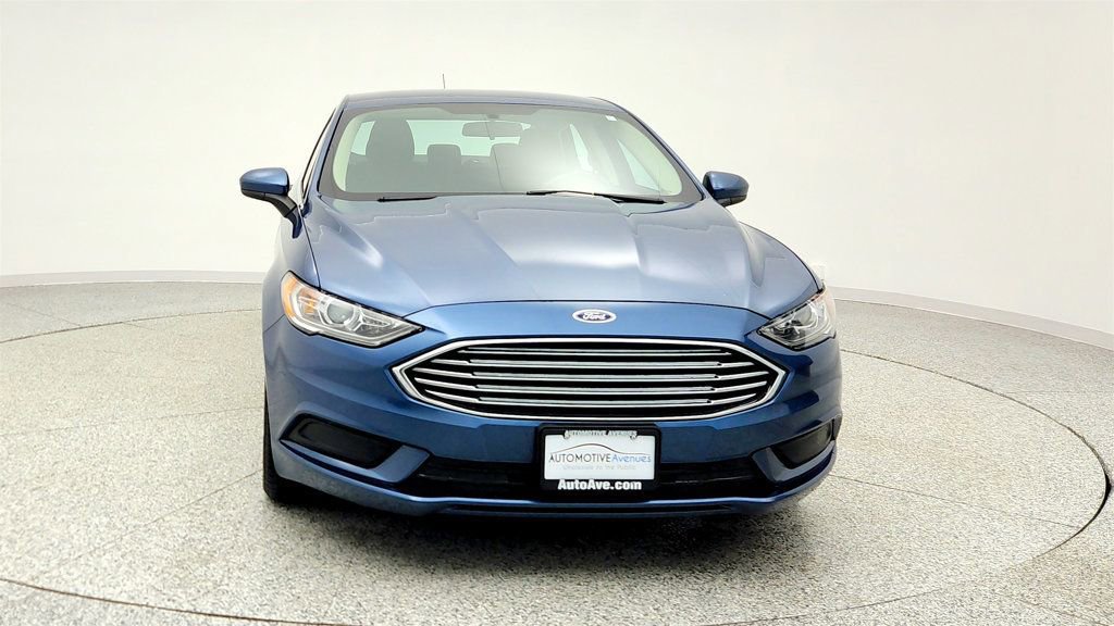 Used 2018 Ford Fusion SE image 2