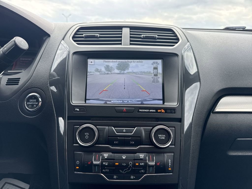 Used 2018 Ford Explorer XLT w/ Equipment Group 202A AWD/4WD image 24