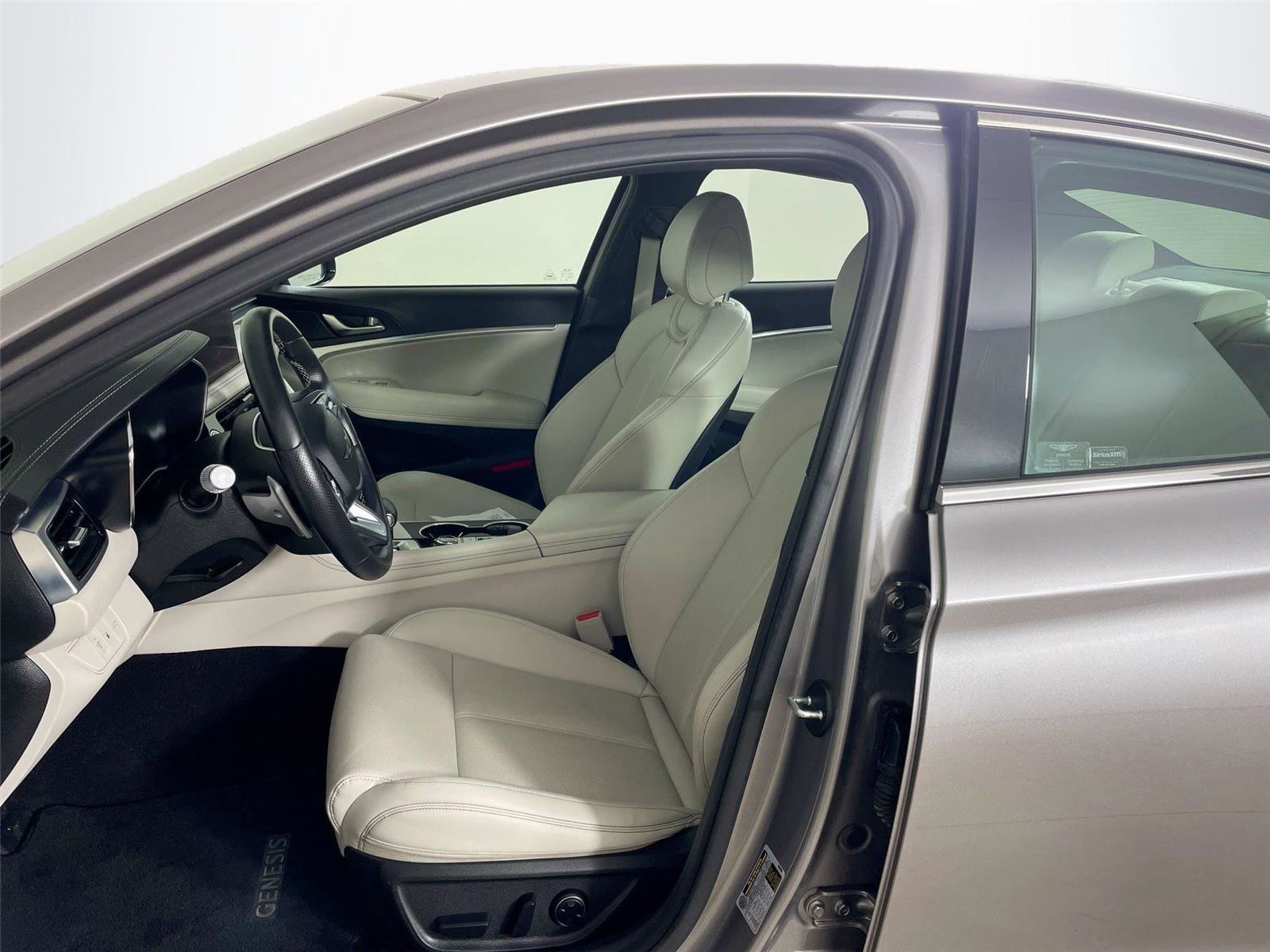 Used 2025 Genesis G70 2.5T image 11