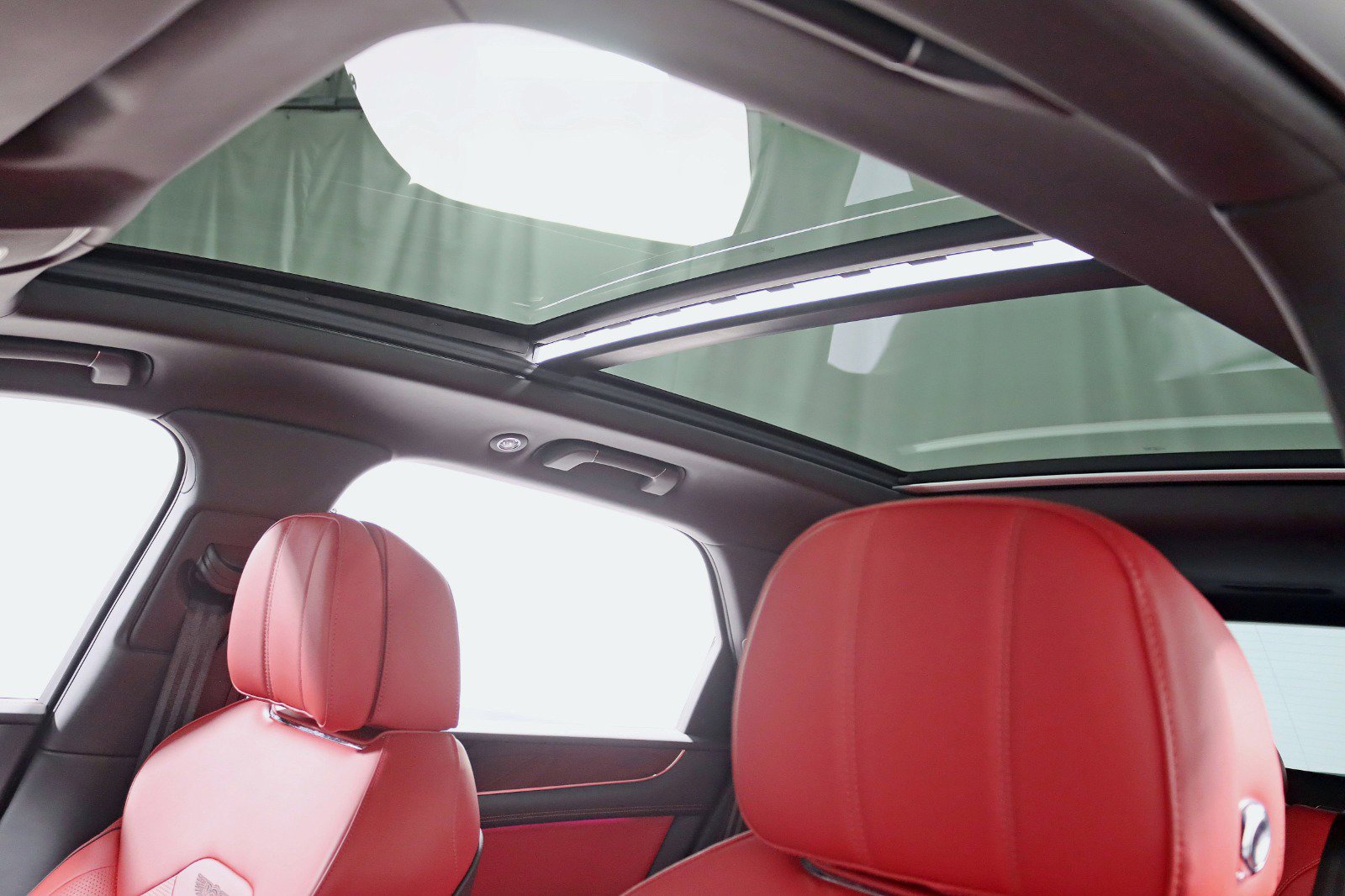 Used 2022 Bentley Bentayga image 38