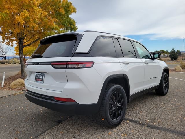 Used 2024 Jeep Grand Cherokee Altitude image 5