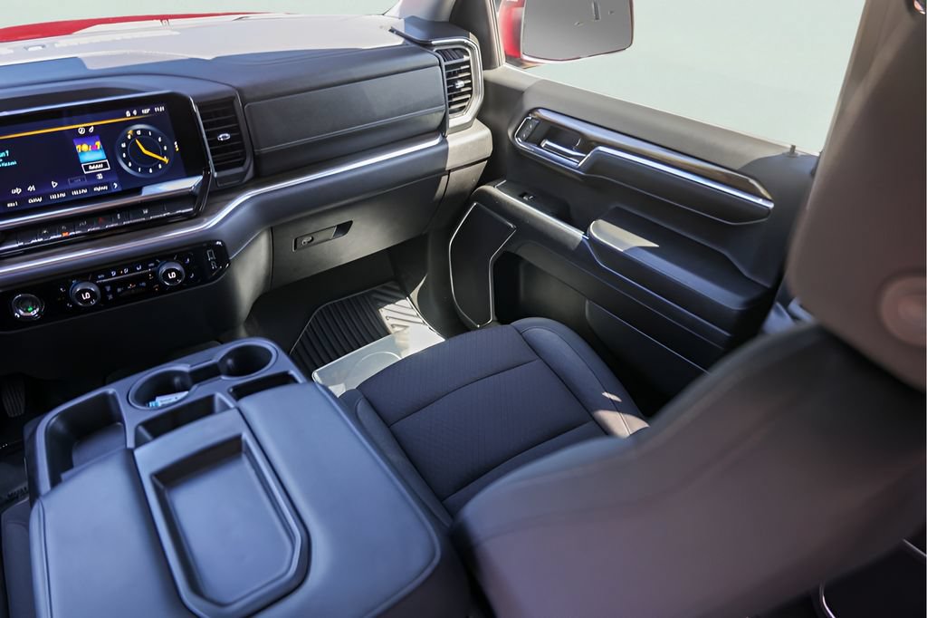 Used 2024 Chevrolet Silverado 1500 LT AWD/4WD image 29