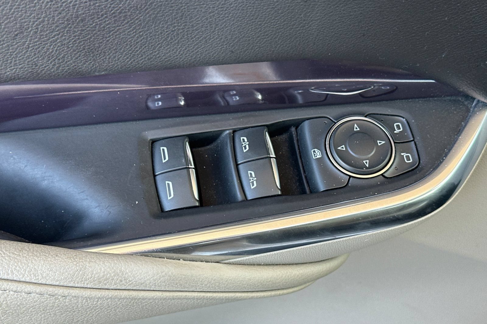 Used 2022 Cadillac XT4 Luxury w/ Cold Weather Package FWD image 12