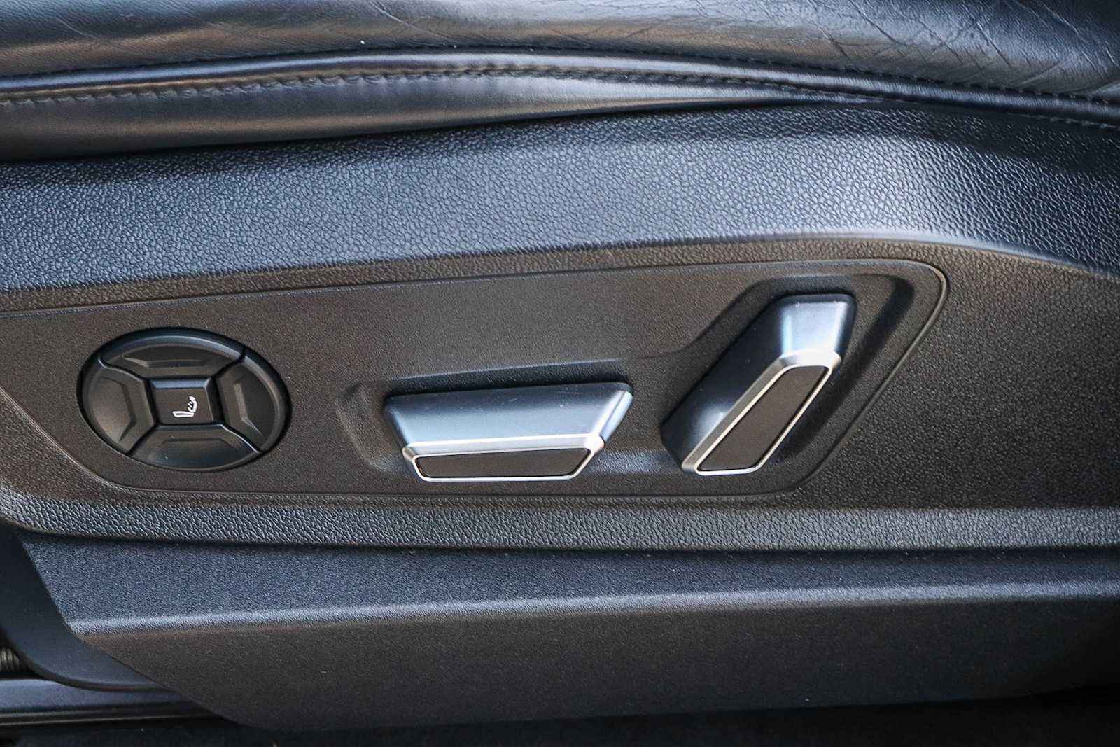 Used 2019 Audi e-tron Prestige w/ Prestige Package AWD/4WD image 30