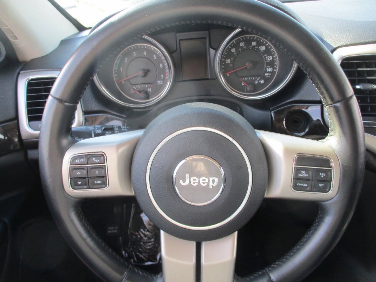 Used 2012 Jeep Grand Cherokee Laredo AWD/4WD image 24