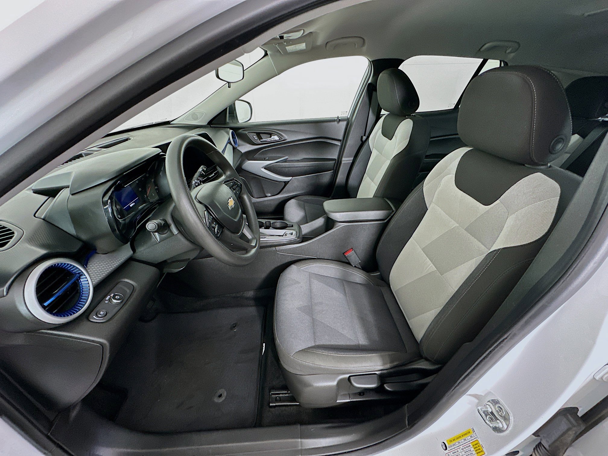 Used 2024 Chevrolet Trax LS FWD image 13