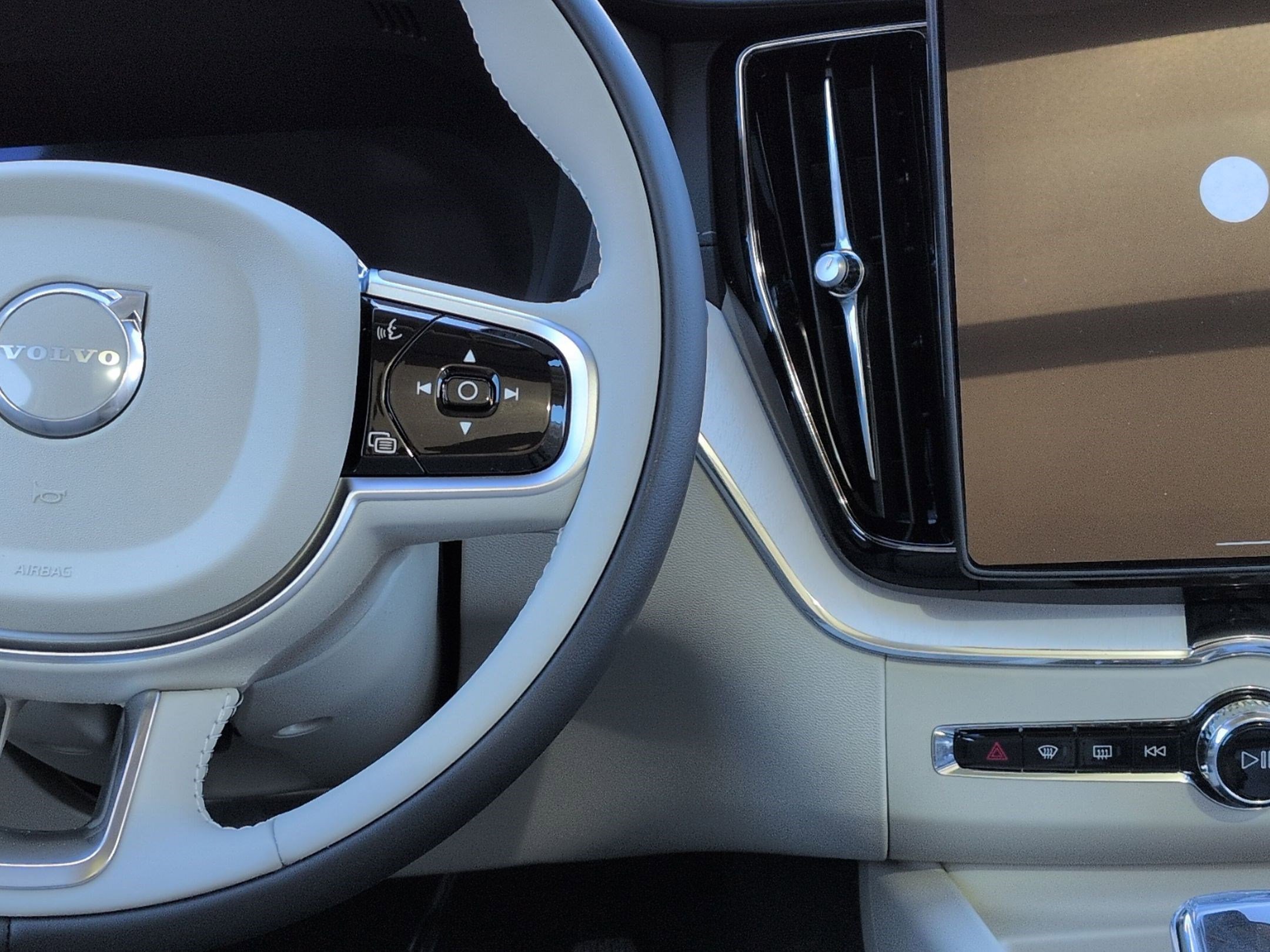 New 2026 Volvo XC60 B5 Ultra w/ Protection Package Premier image 16