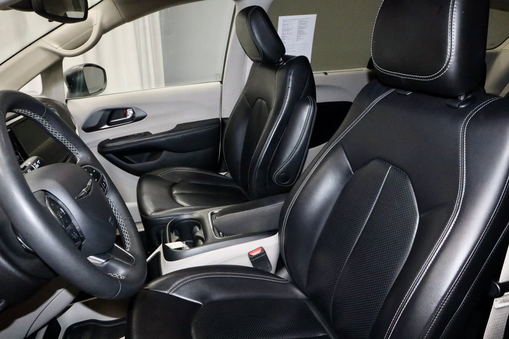 Used 2023 Chrysler Pacifica Touring-L FWD image 25