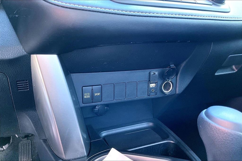 Certified 2018 Toyota RAV4 XLE FWD image 14