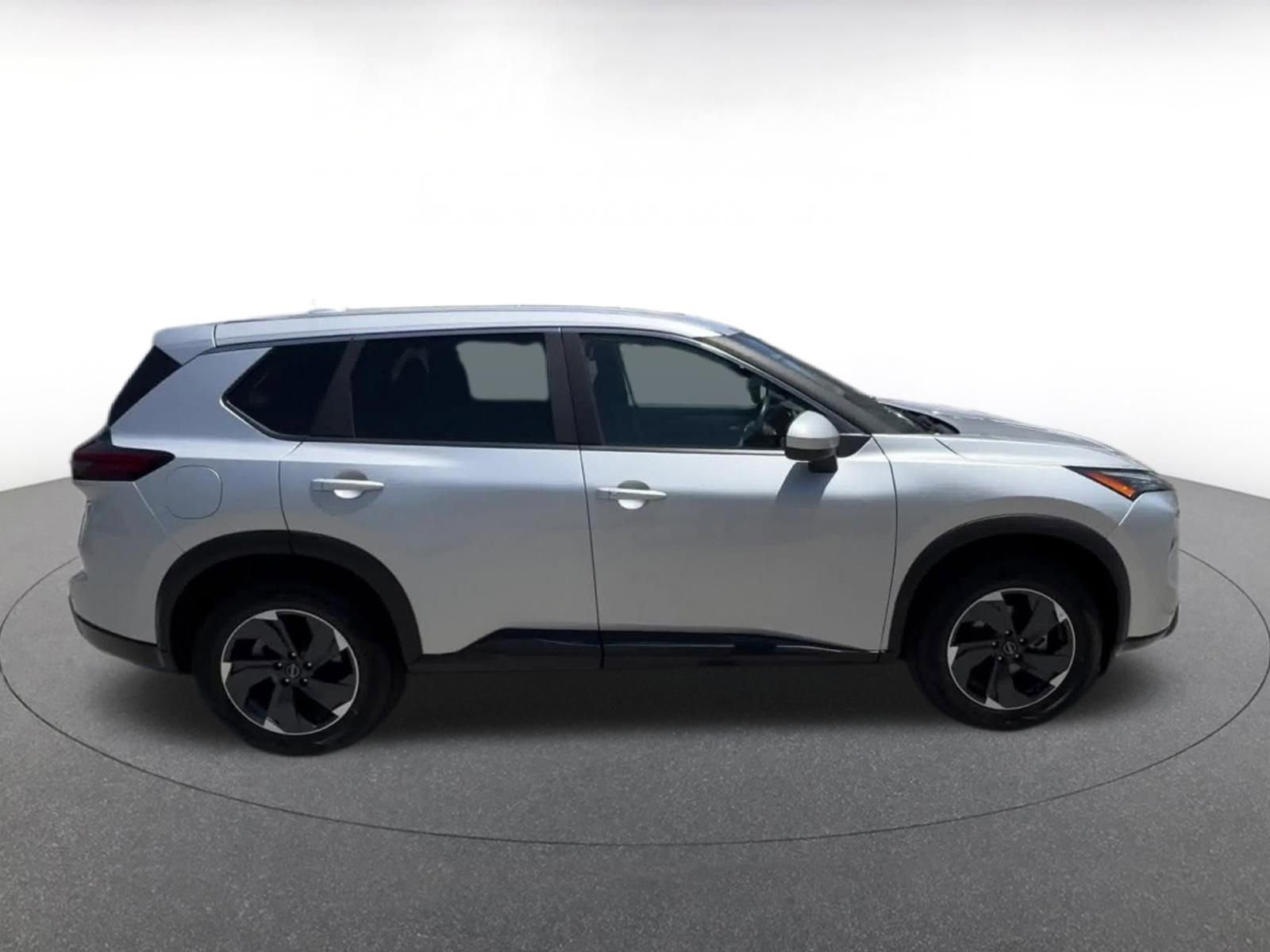 Used 2025 Nissan Rogue SV AWD/4WD image 16