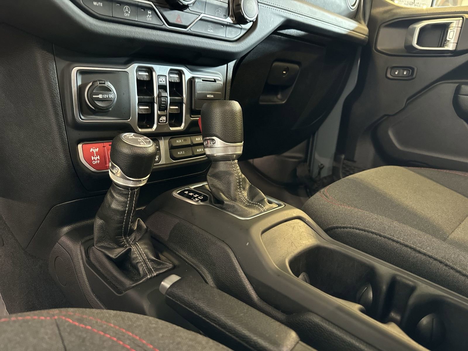 Used 2025 Jeep Wrangler Rubicon image 16