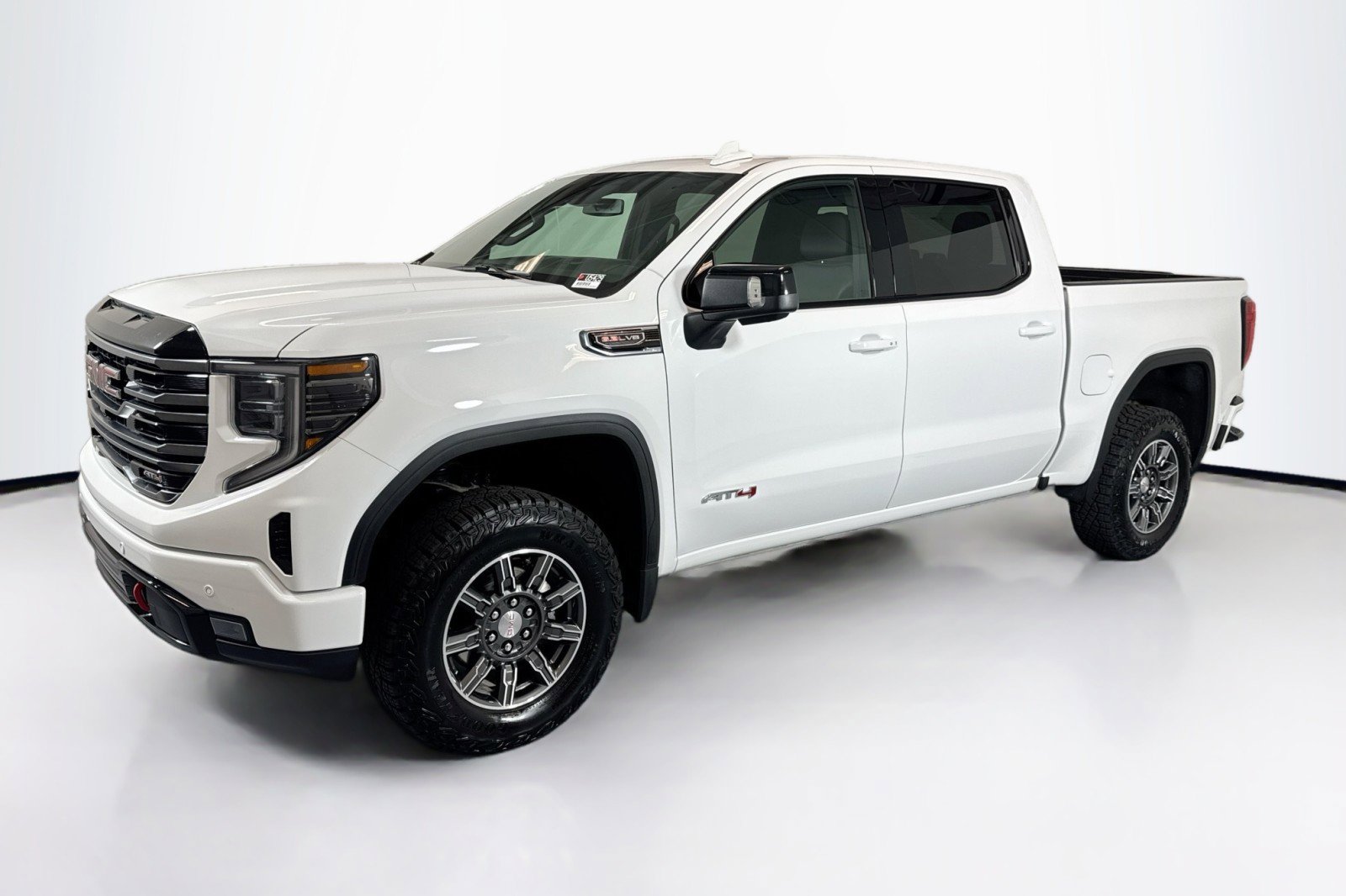 Used 2025 GMC Sierra 1500 AT4 image 1