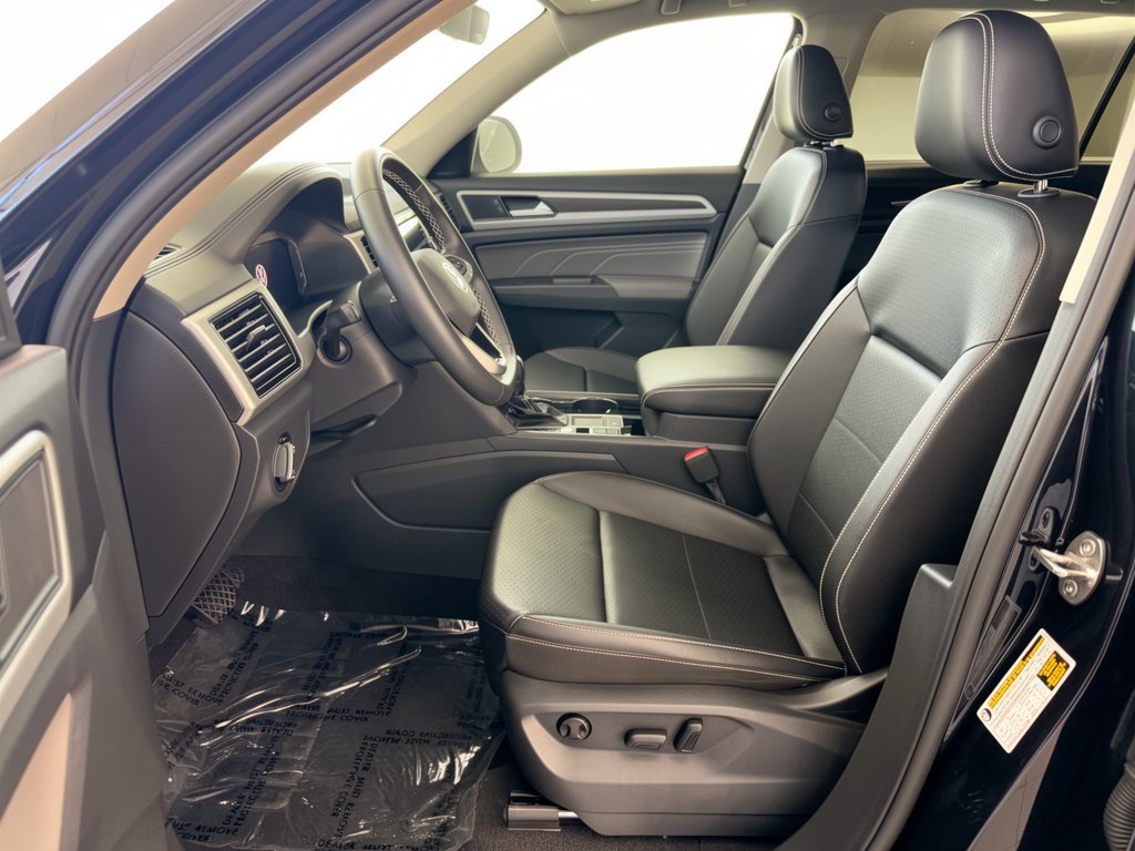Used 2023 Volkswagen Atlas SE w/ Black Wheel Package FWD image 5