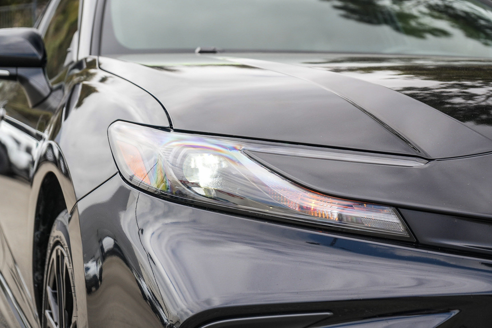 Used 2025 Toyota Camry SE AWD/4WD image 4