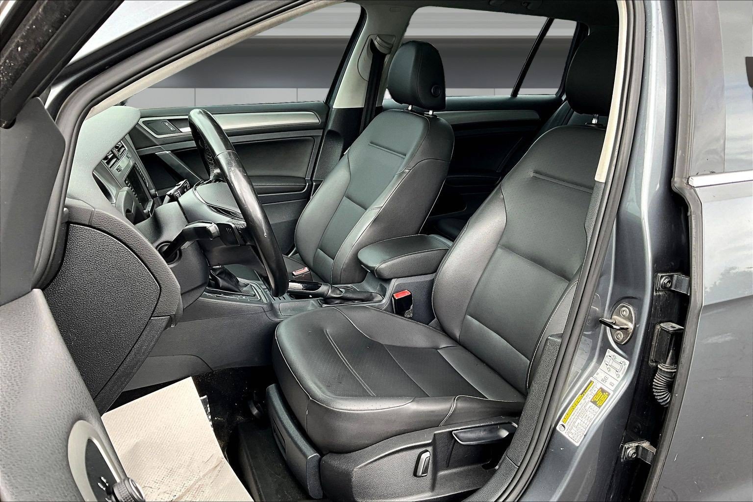 Used 2016 Volkswagen Golf SportWagen FWD image 21