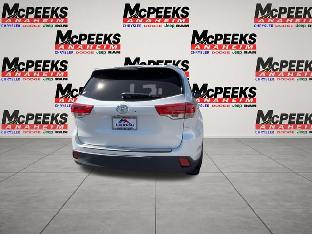 Used 2017 Toyota Highlander XLE AWD/4WD image 7