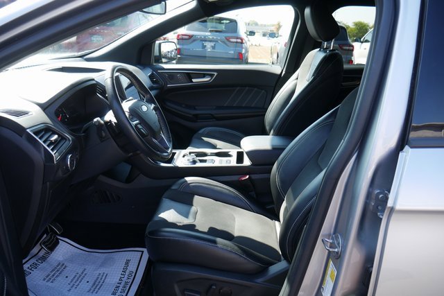 Used 2022 Ford Edge ST image 2