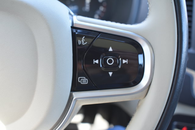 Used 2020 Volvo XC90 T6 Momentum w/ Protection Package Premier AWD/4WD image 21