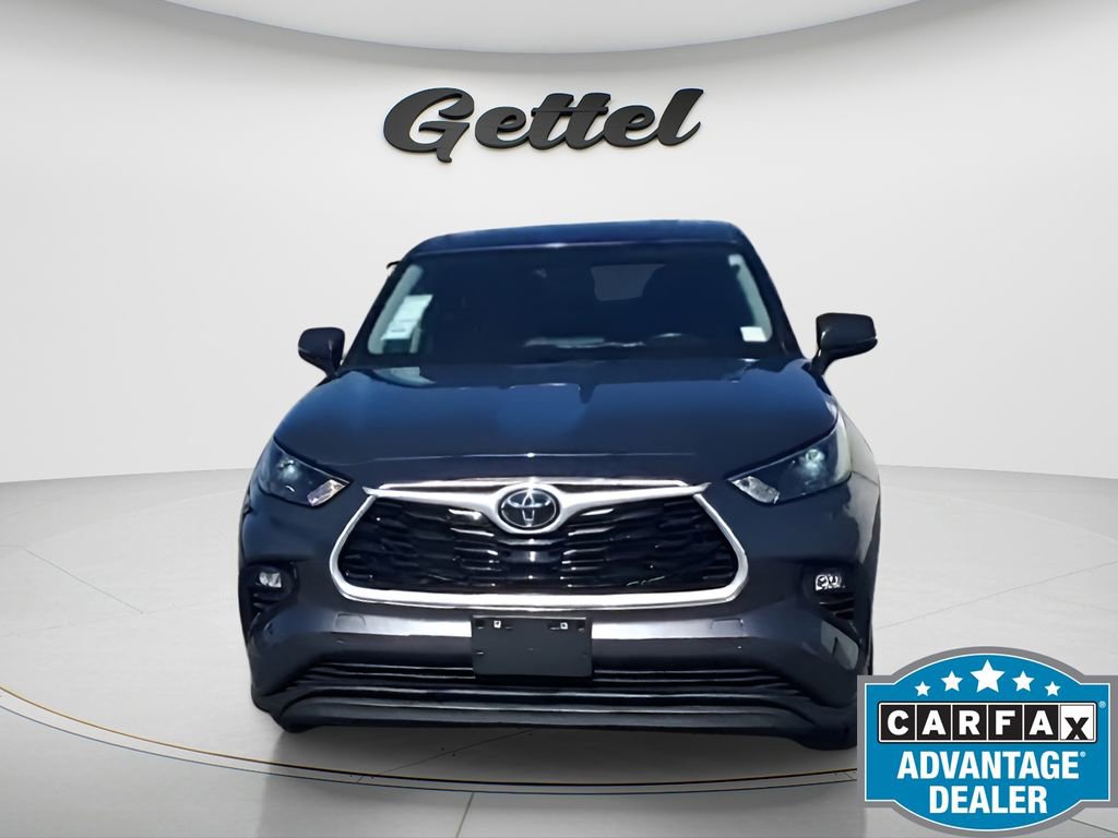 Used 2023 Toyota Highlander LE image 3