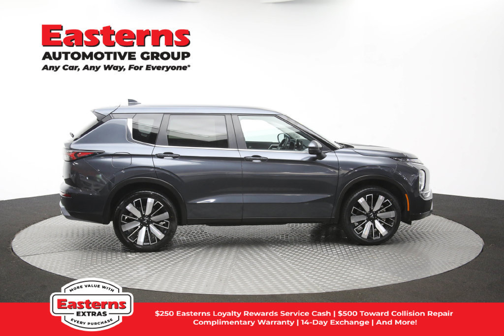 Used 2025 Mitsubishi Outlander SE FWD image 46