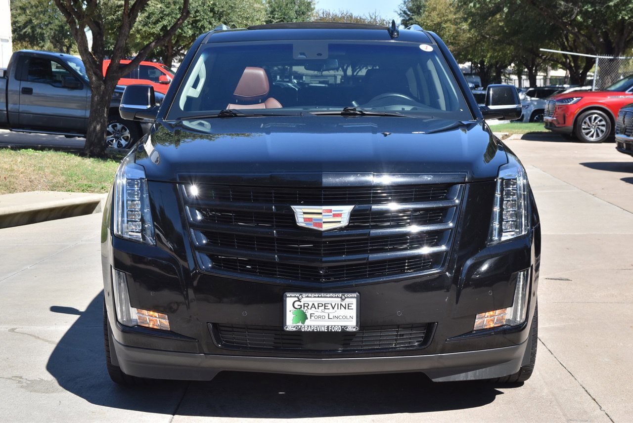 Used 2019 Cadillac Escalade Premium Luxury w/ Escalade Sport Edition AWD/4WD image 3