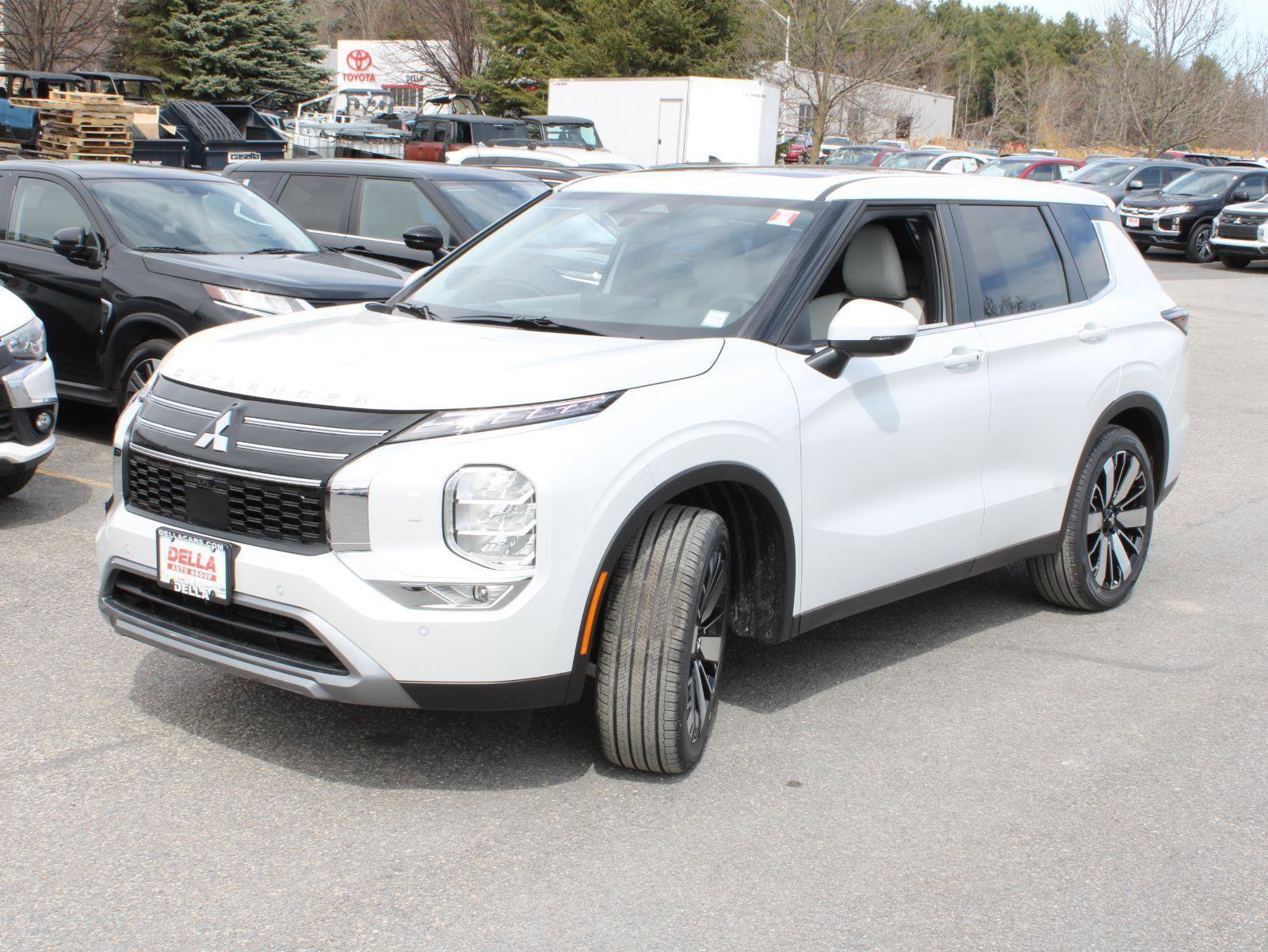 New 2025 Mitsubishi Outlander SE image 5