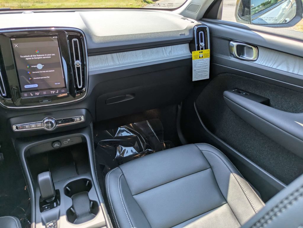 New 2026 Volvo XC40 B5 Core AWD/4WD image 18
