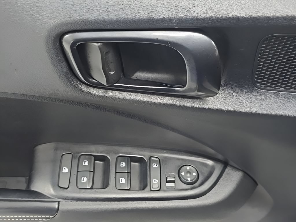 Used 2022 Hyundai Venue Limited FWD image 11