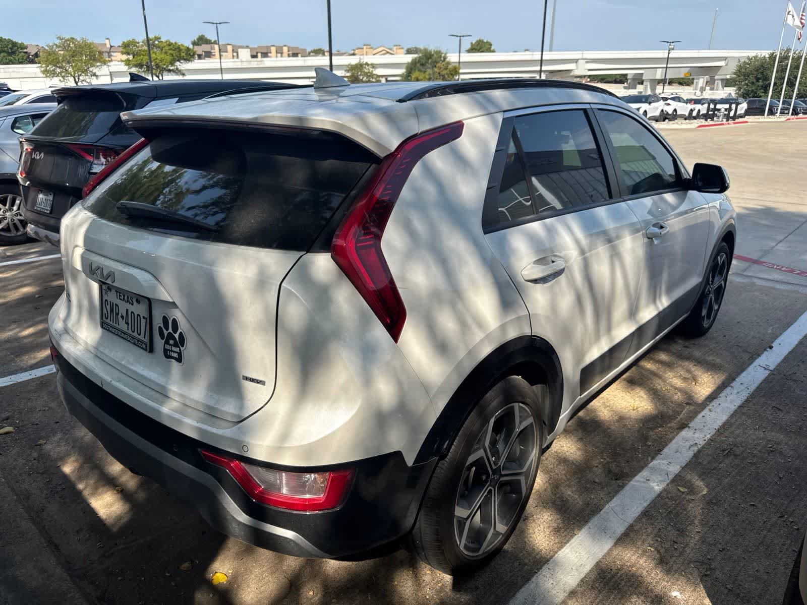 Used 2023 Kia Niro EX Touring FWD image 4