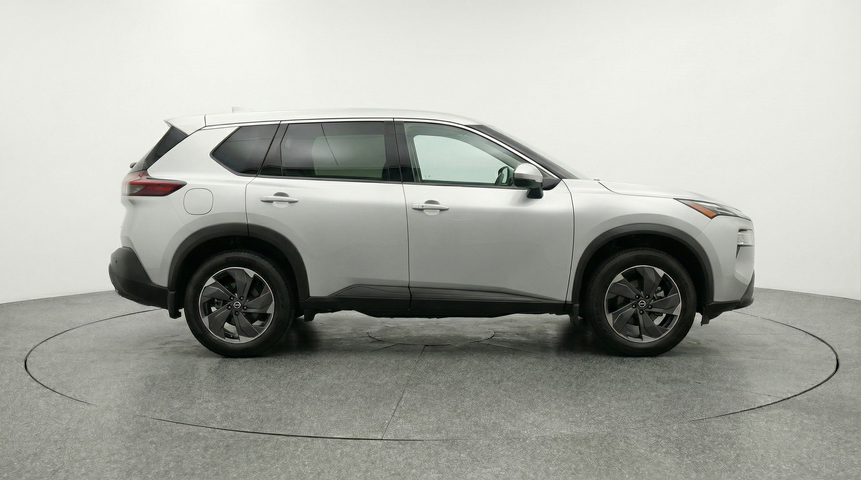 Used 2025 Nissan Rogue SV AWD/4WD image 11