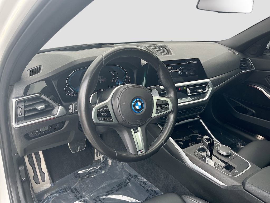 Used 2022 BMW 330e w/ M Sport Package RWD image 17