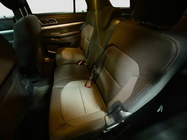 Used 2016 Ford Explorer XLT image 24