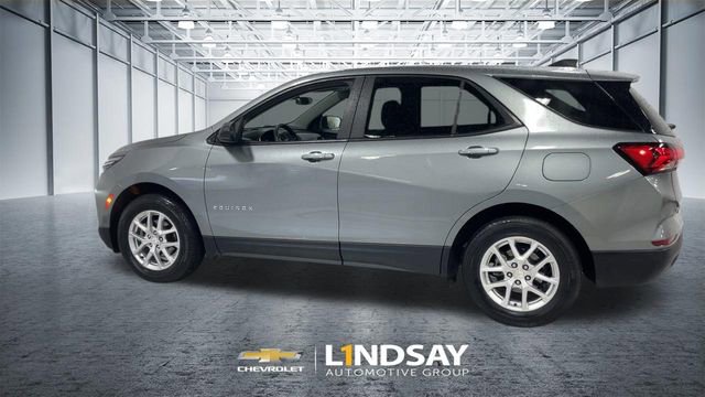 Used 2023 Chevrolet Equinox LS w/ LS Convenience Package image 2