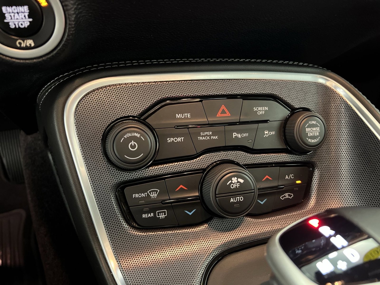 Used 2018 Dodge Challenger GT w/ Driver Convenience Group image 32